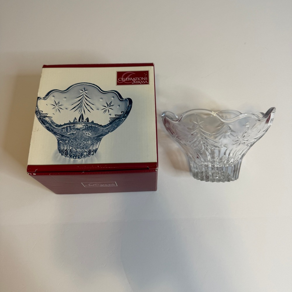 Mikasa Christmas Night Footed Bowl 6 Inch Glass Scalloped WY553/728 Japan New